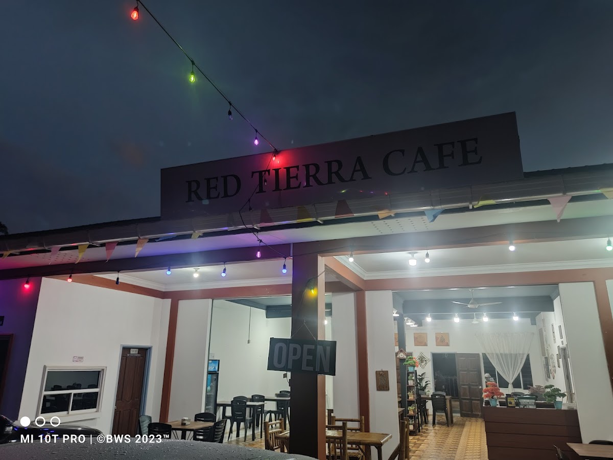 Red Tierra Homestay & Cafe