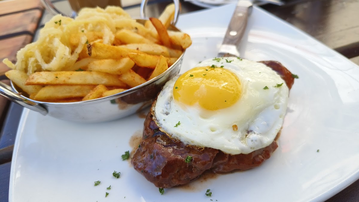 Hennie's Bloemfontein Restaurant Photo 6