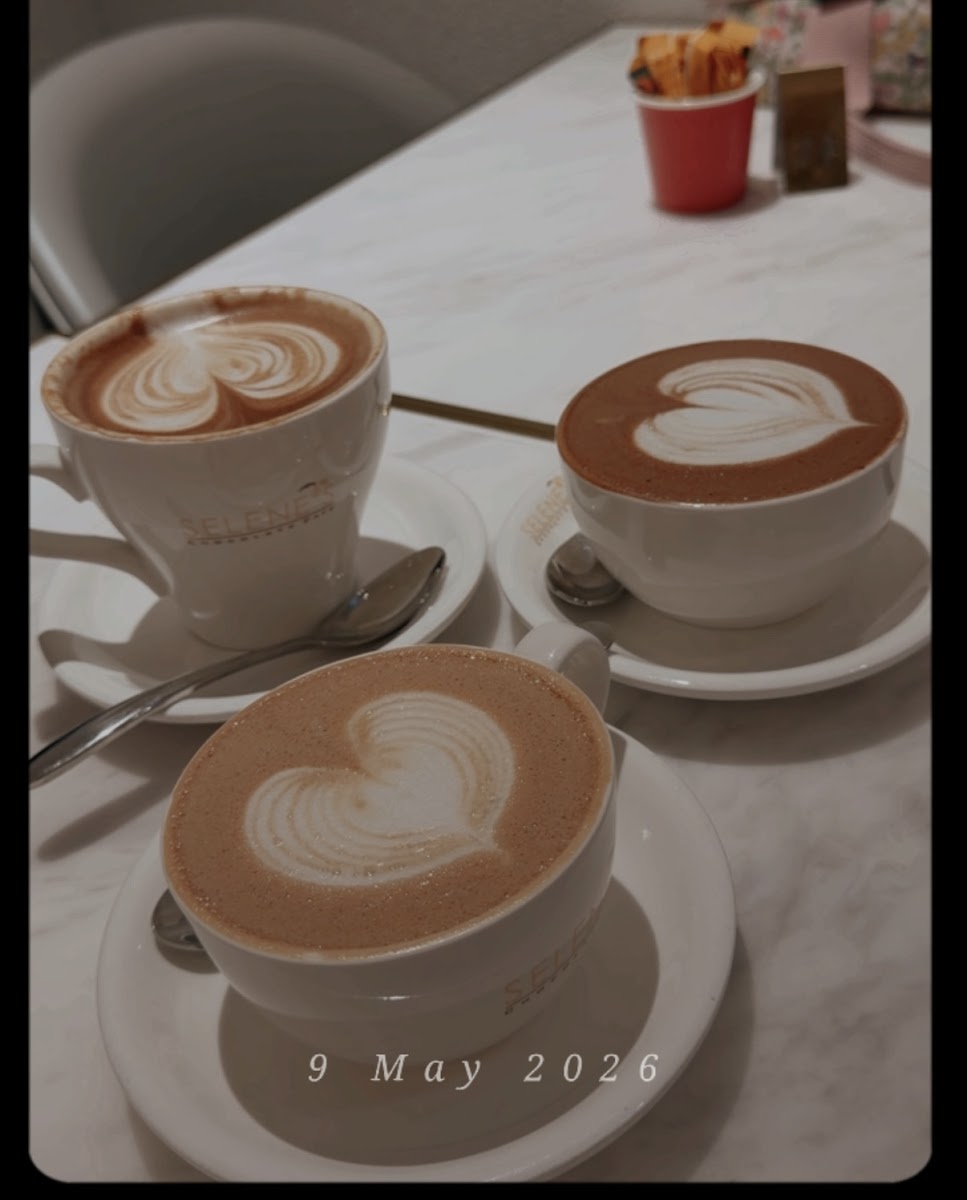 Selene's Chocolate Cafe Photo 4