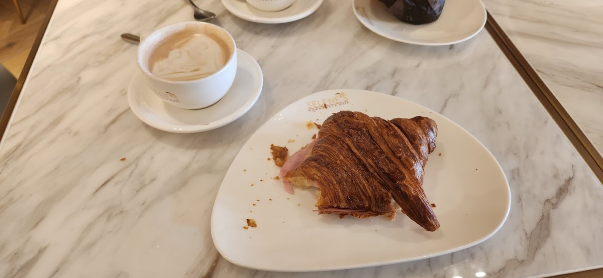 Selene's Chocolate Cafe Photo 9