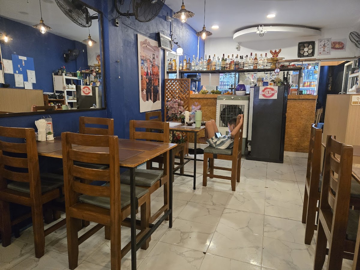 Tandoori Palace Indian Restaurant Photo 3