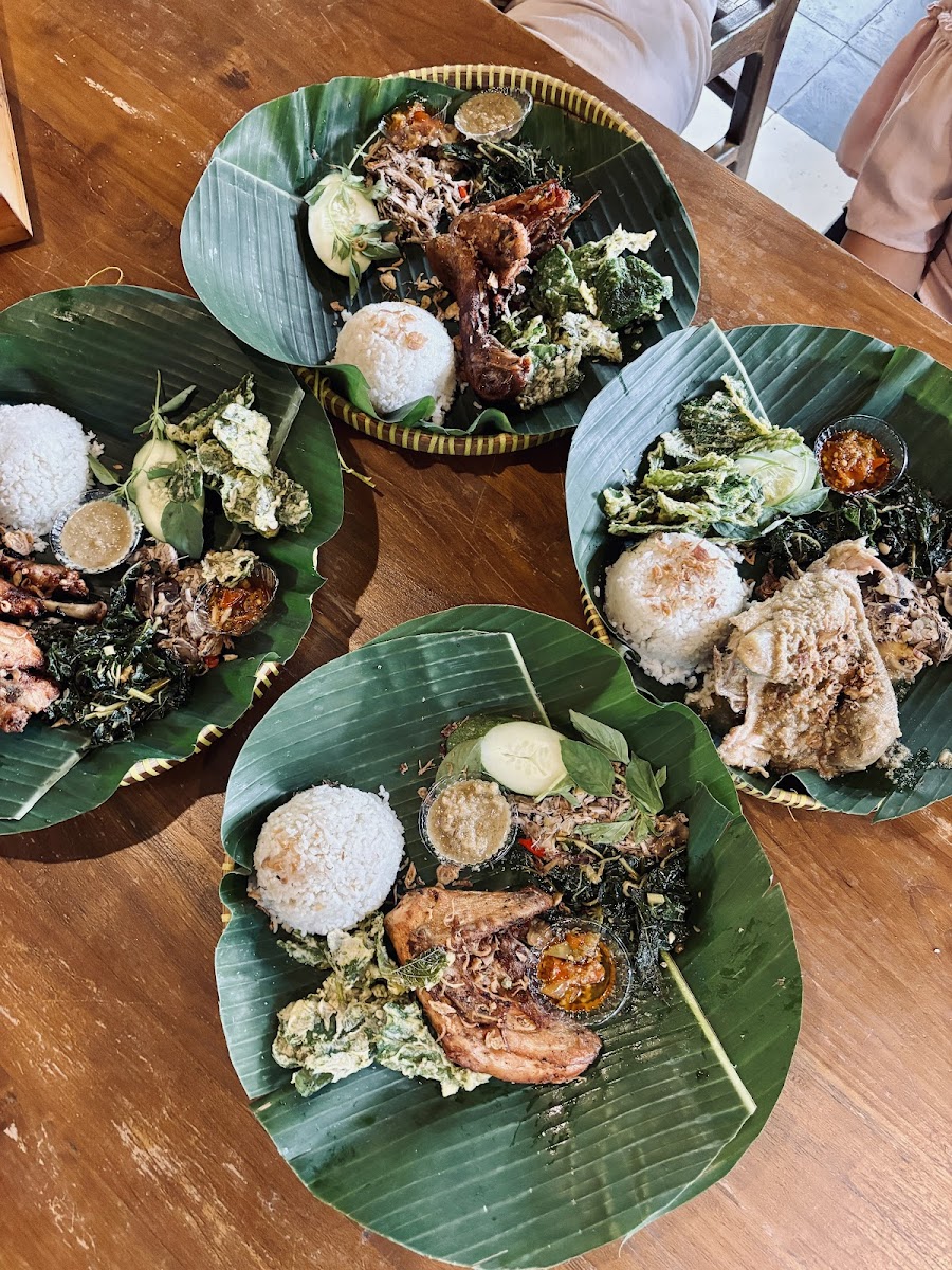 Kandang Ingkung Lawasan Semarang Resto & Kopi Jogja Photo 4