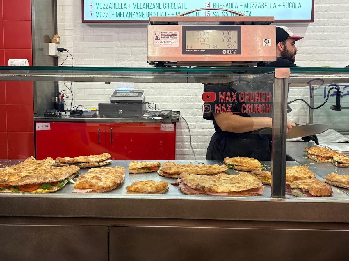 RIPIENA di Max Crunch pizza romana Photo 7