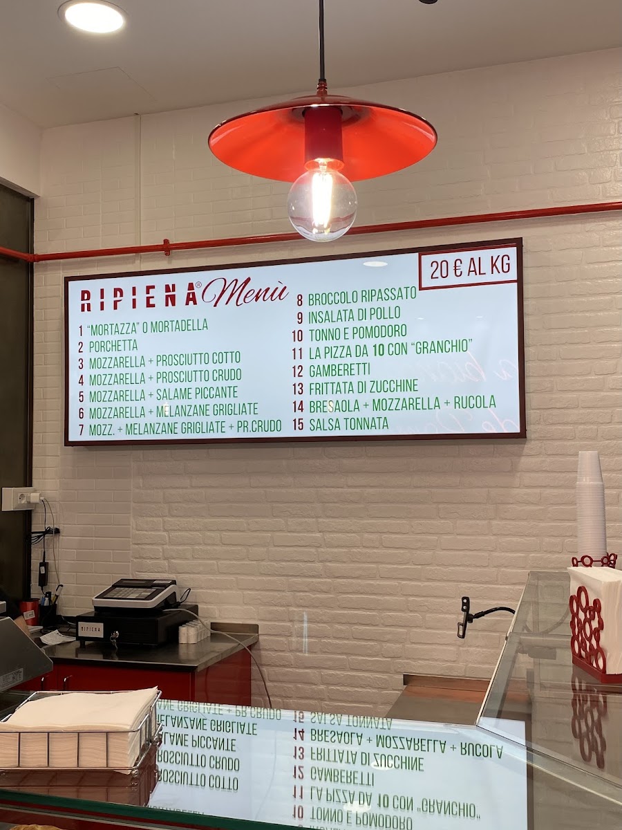 RIPIENA di Max Crunch pizza romana Photo Menu 2
