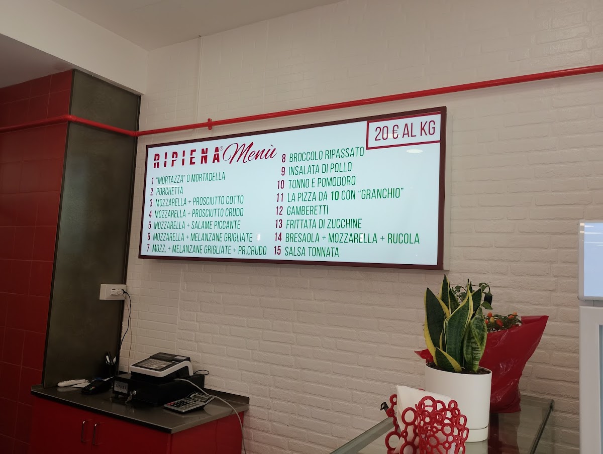 RIPIENA di Max Crunch pizza romana Photo Menu 3