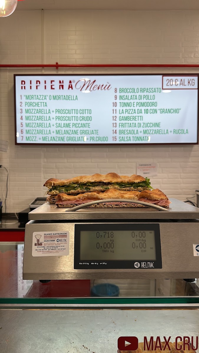RIPIENA di Max Crunch pizza romana Photo Menu 4