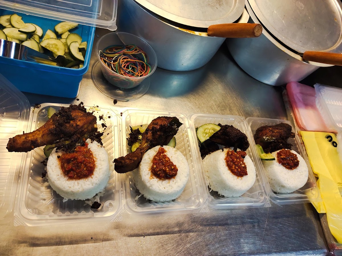 Nasi Kukus Kak Kuntum