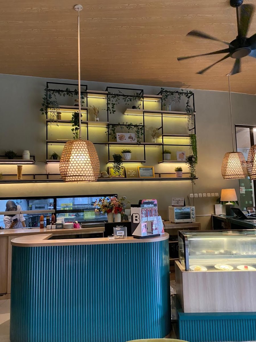 Bening Resto & Chill - Cafe Tangerang Selatan