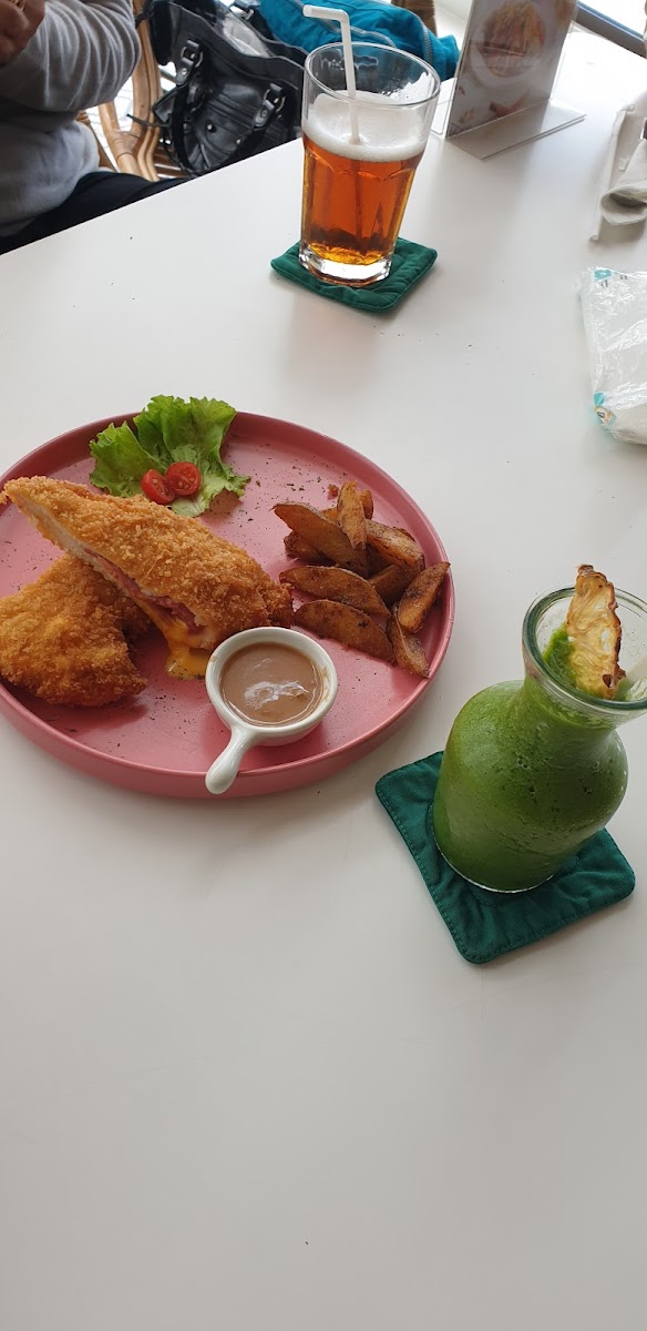 Bening Resto & Chill - Cafe Tangerang Selatan Photo 5