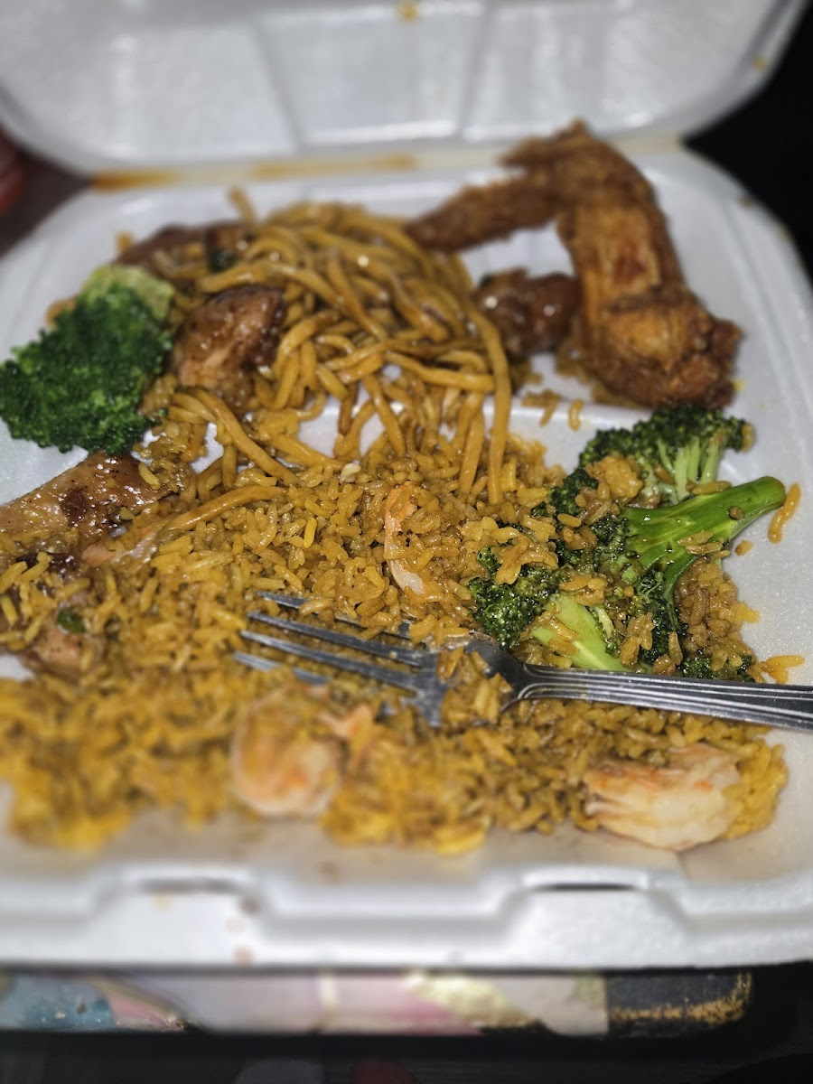 B & J Chinese Restaurant & Cold Beer Photo 9