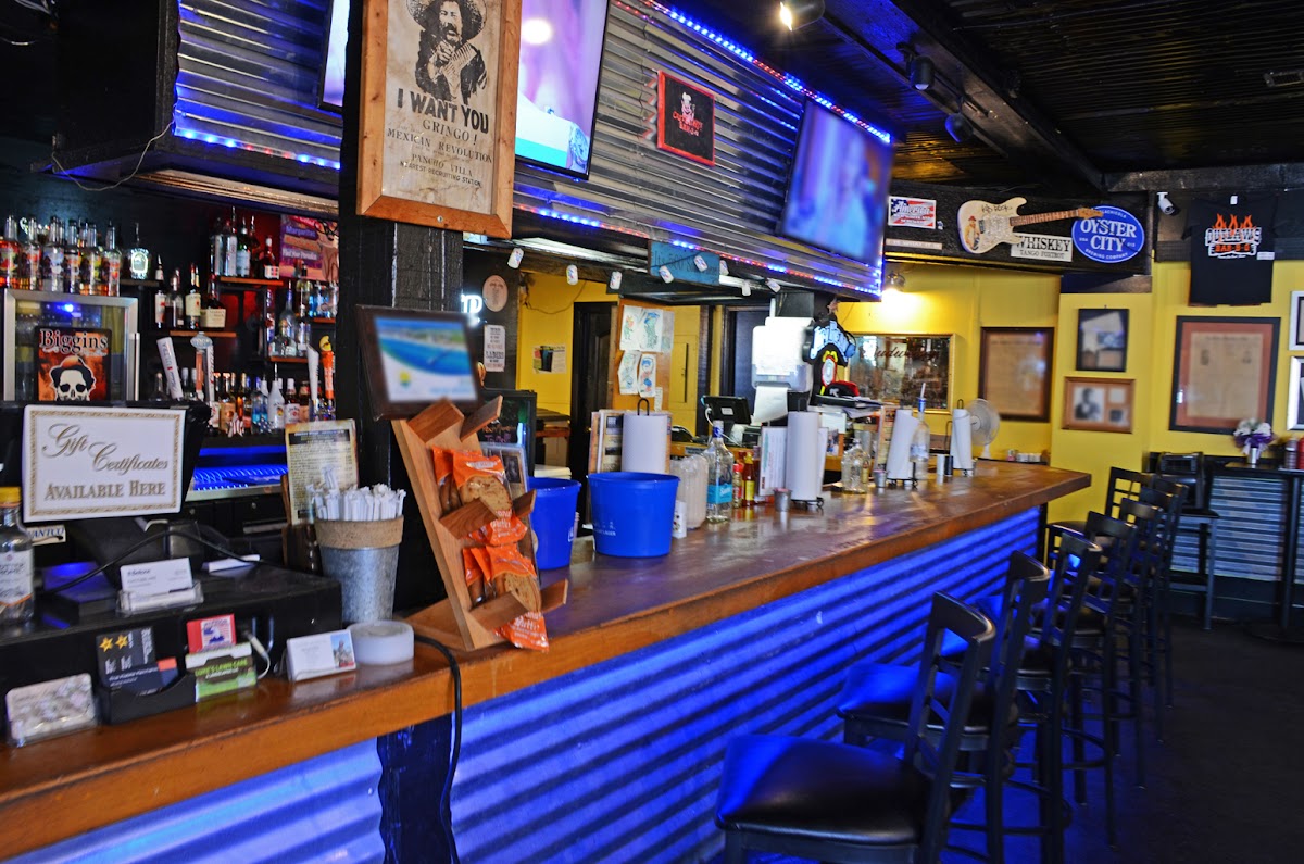 Outlaws Bar B Q Photo 4
