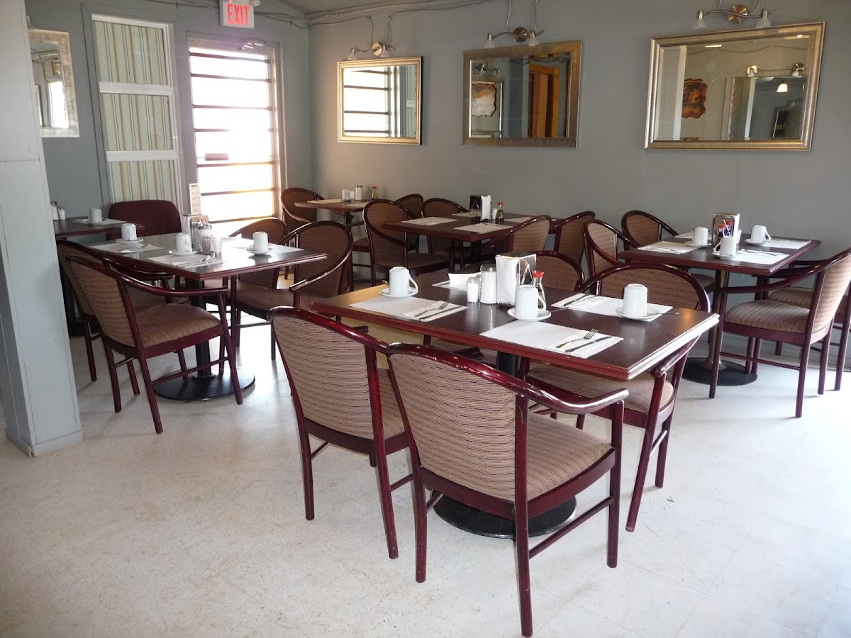 Family Inn Restaurant Photo 4