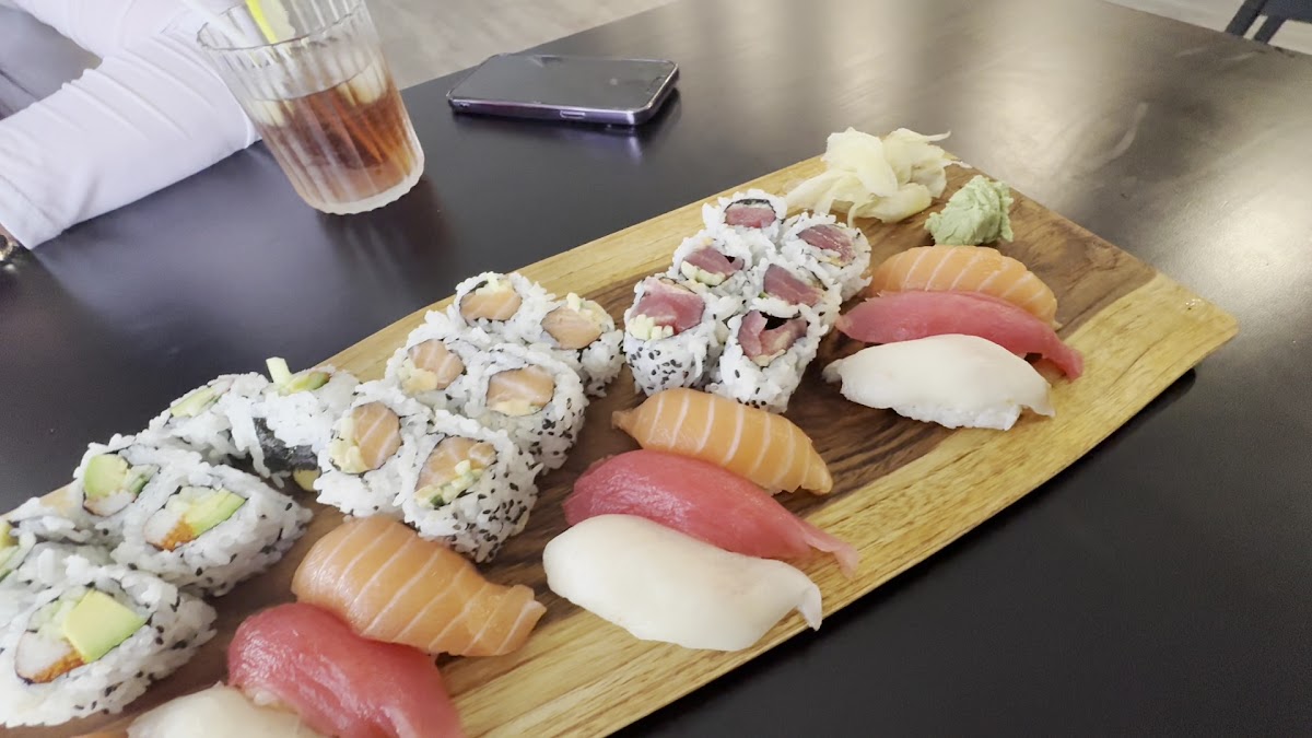 Bud's sushi Photo 2