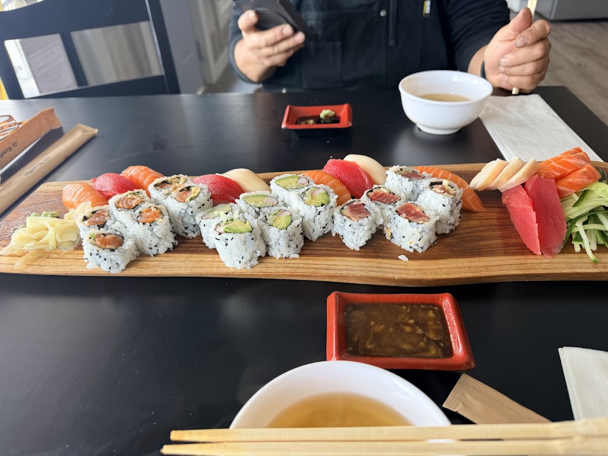 Bud's sushi Photo 5