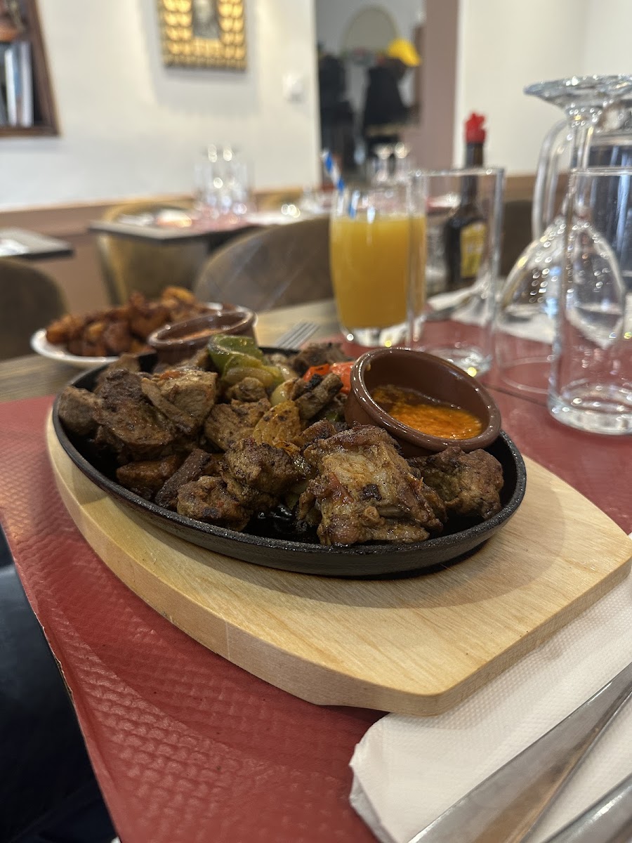 RESTAURANT AKWABA Tours Photo 3