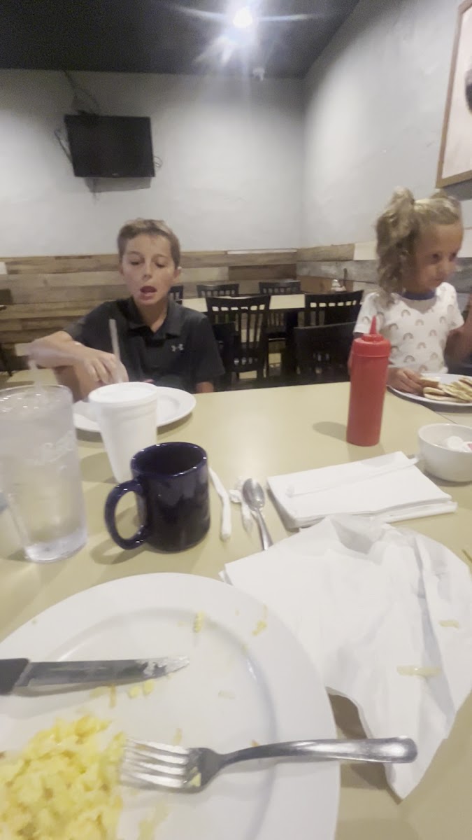 200 North Family Restaurant Photo 2