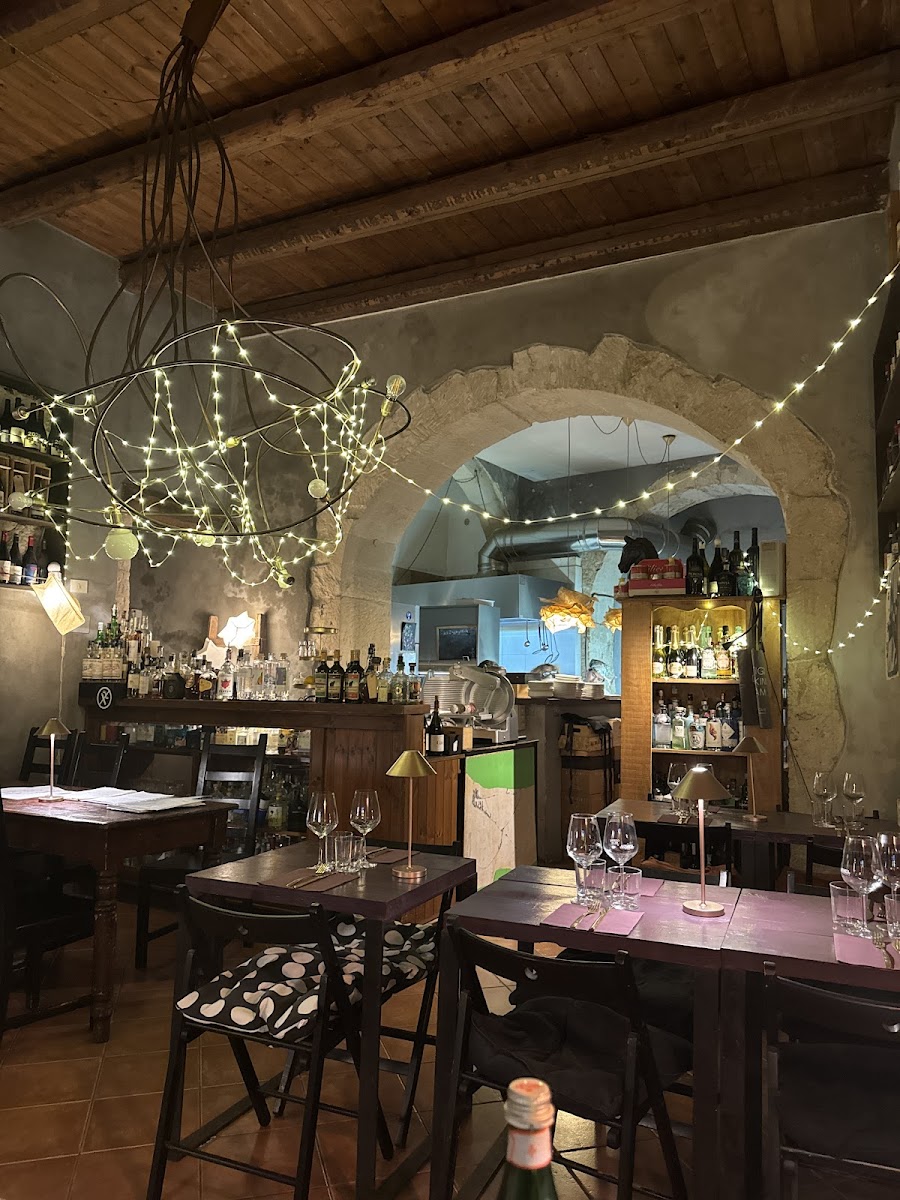 La Vineria Café Restaurant