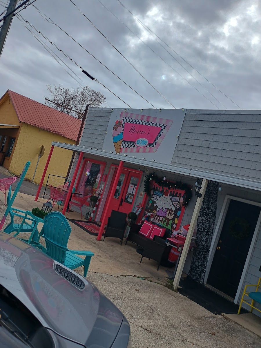 Monroe's on Main Photo 3