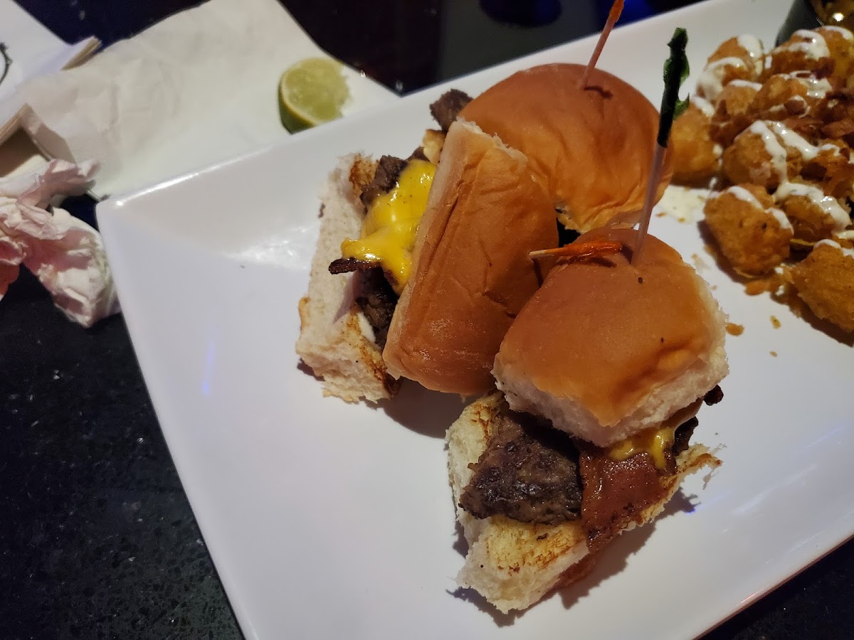 Harold's Honky Tonk Bar & Grill Photo 5