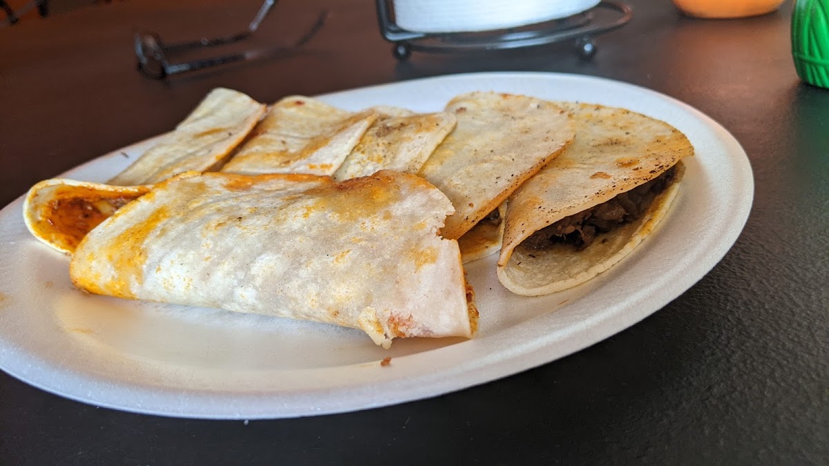 Tacos El Amigo Photo 6