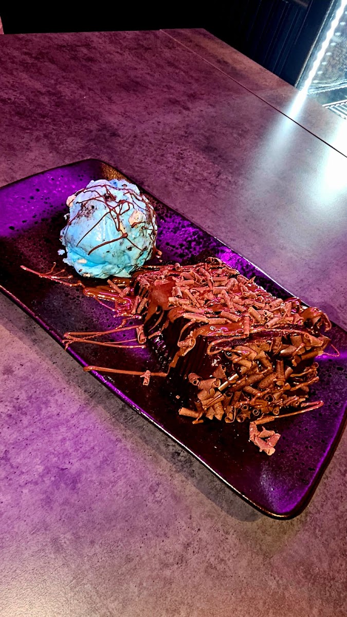 JOLLY'S Desserts & Grill Photo 7
