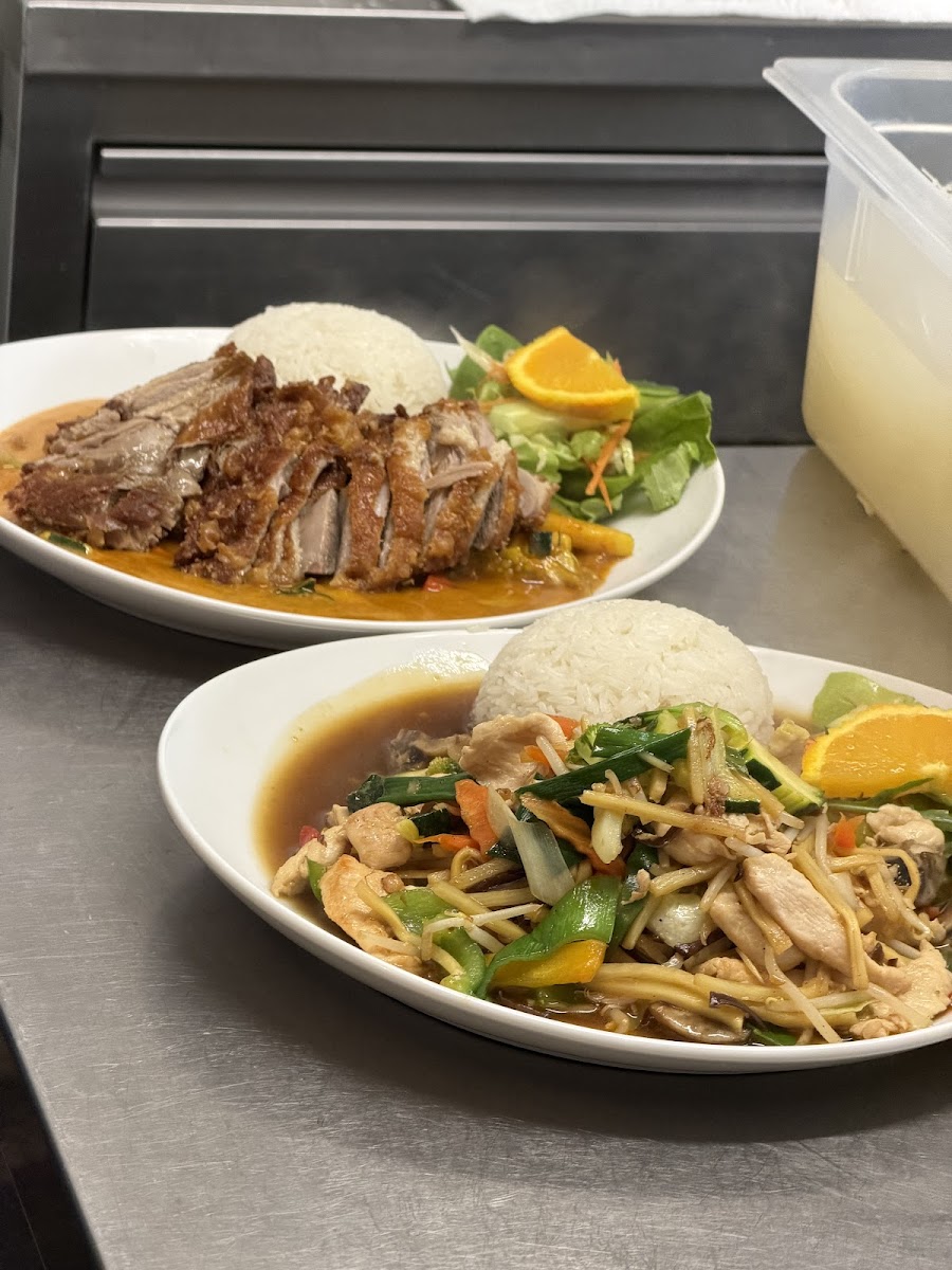 Rian Thai Bistro Photo 2