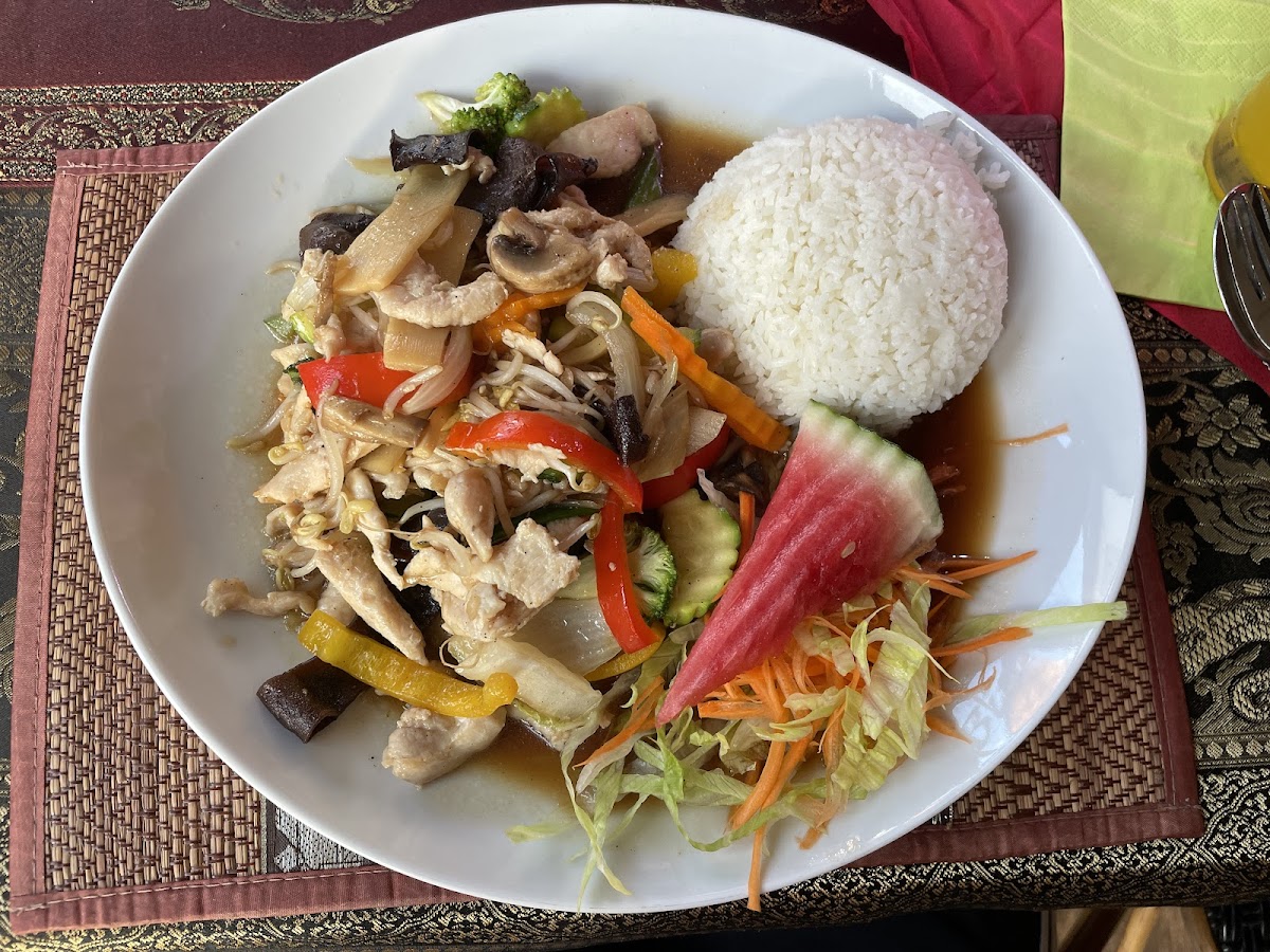 Rian Thai Bistro Photo 3