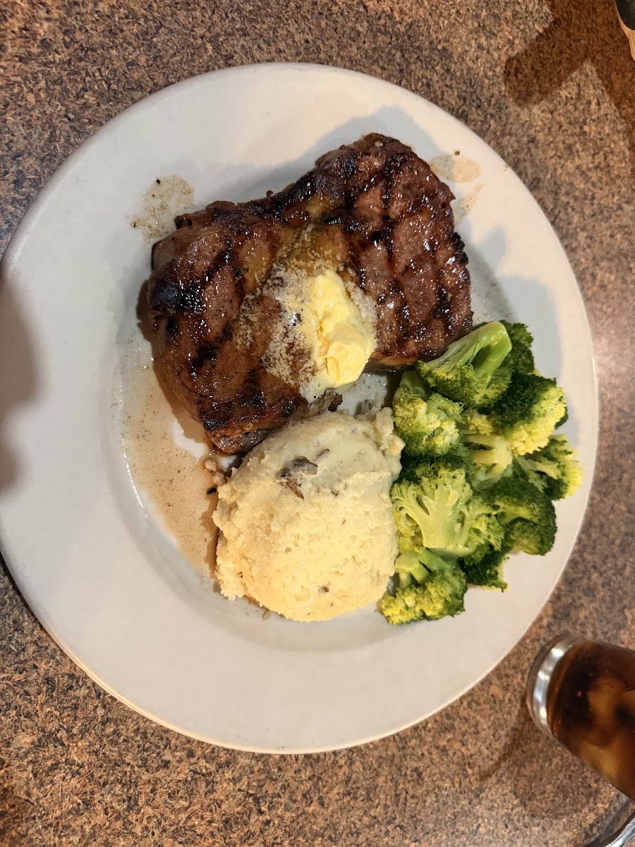 Robert's Steakhouse Photo 3