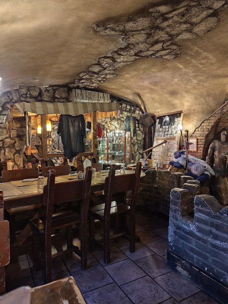 Avalon Risto Pub Photo 3