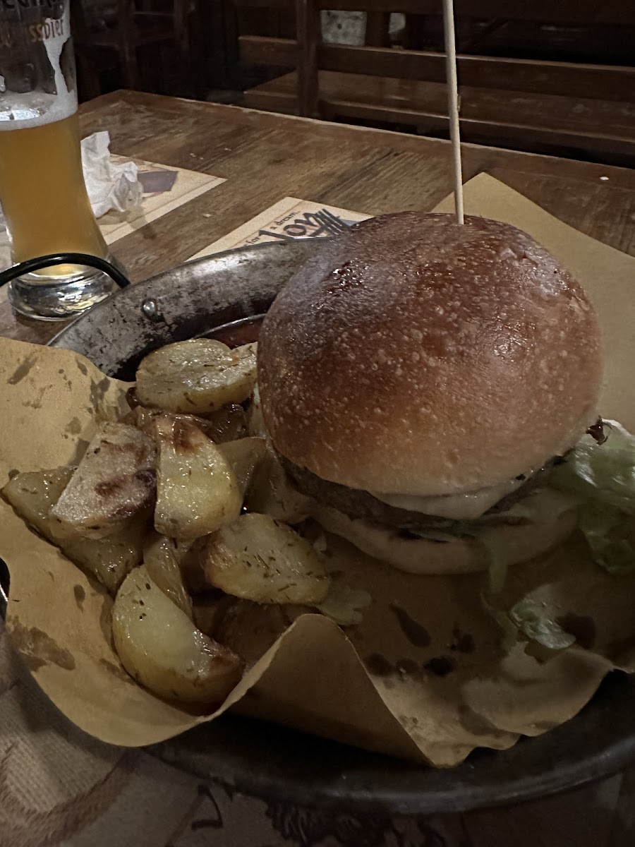 Avalon Risto Pub Photo 8