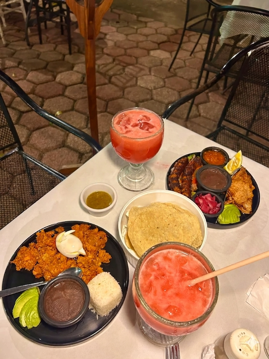 Eleganzza Restaurant Photo 3