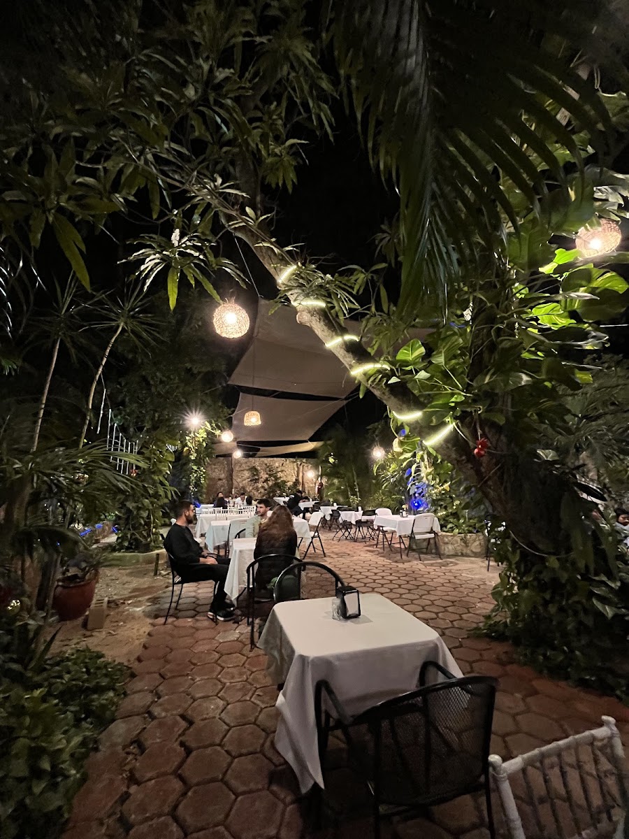 Eleganzza Restaurant Photo 4