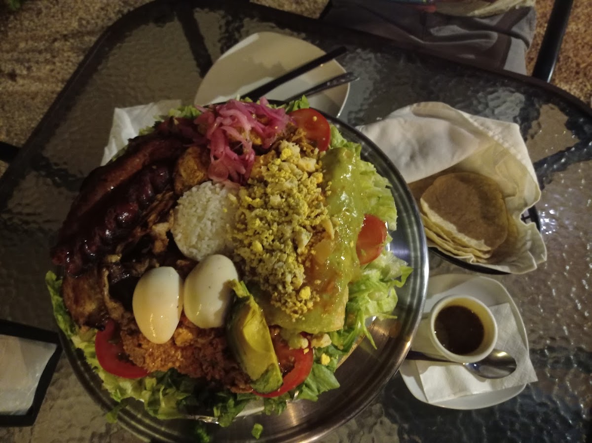 Eleganzza Restaurant Photo 6