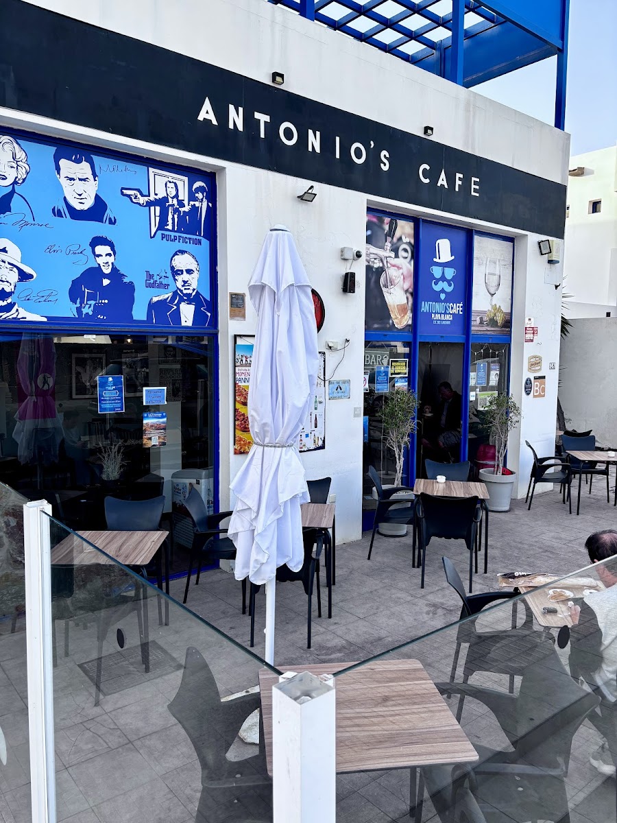 Antonio's bar