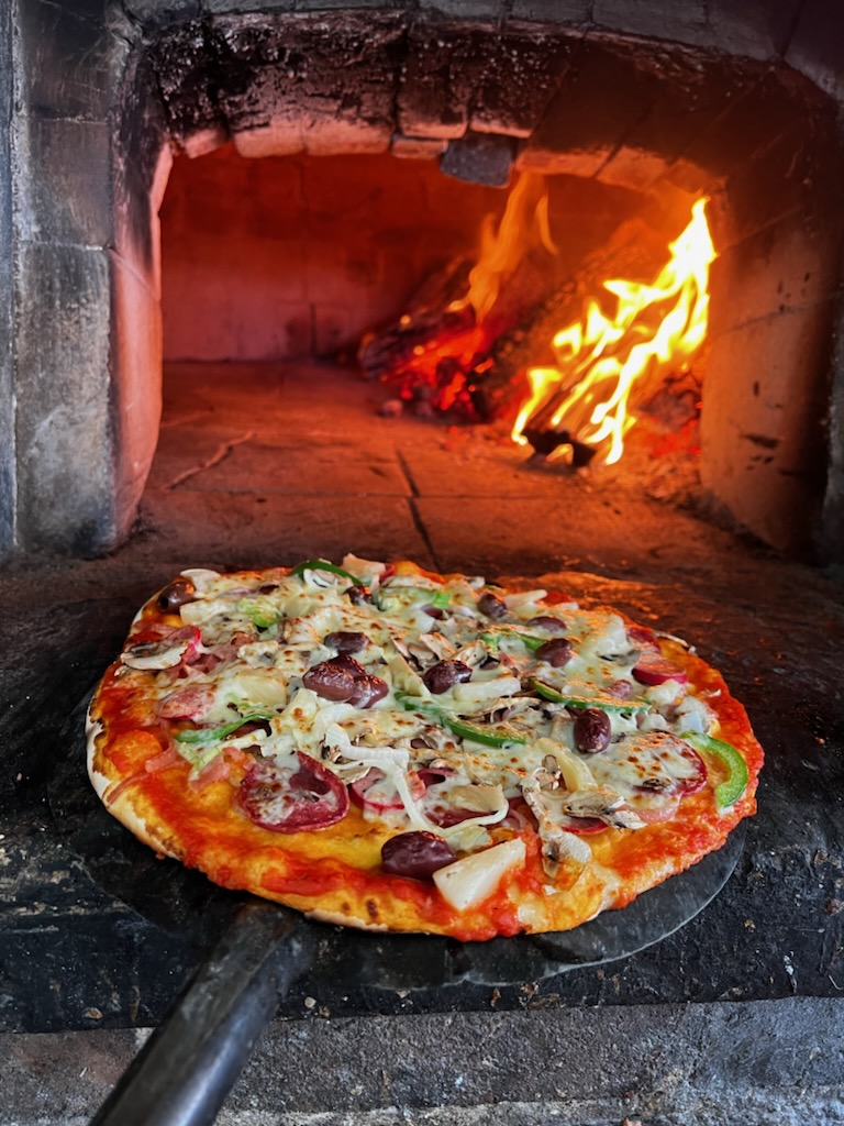 Totos Pizzeria Rodd Point Photo 6