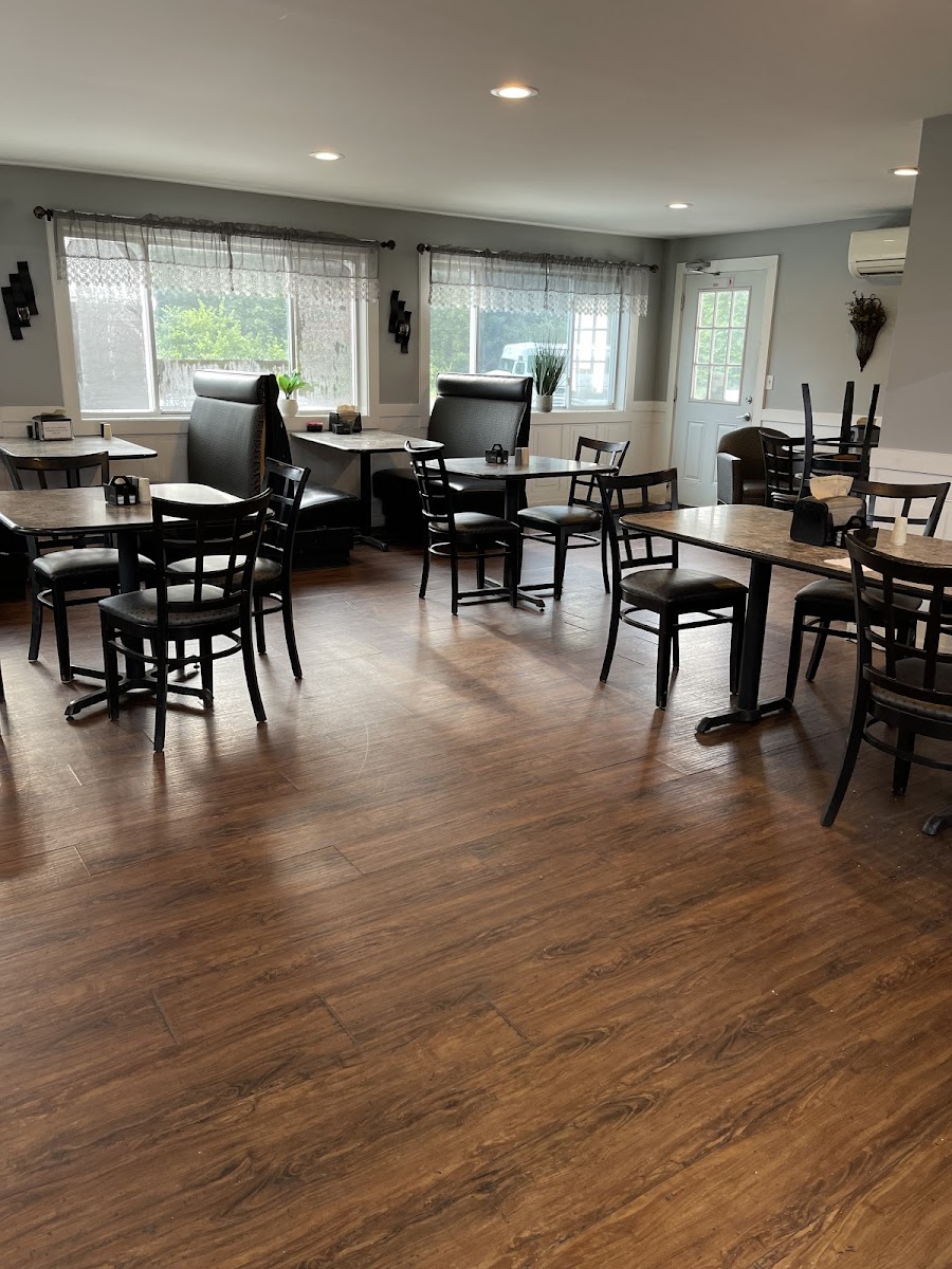 Rideout Market & Grill Photo 4
