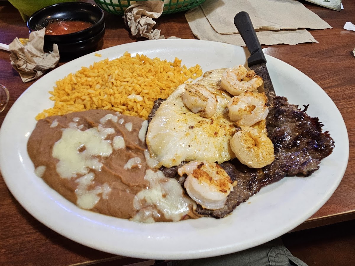 La Fogata Mexican Grill & Bar Photo 3