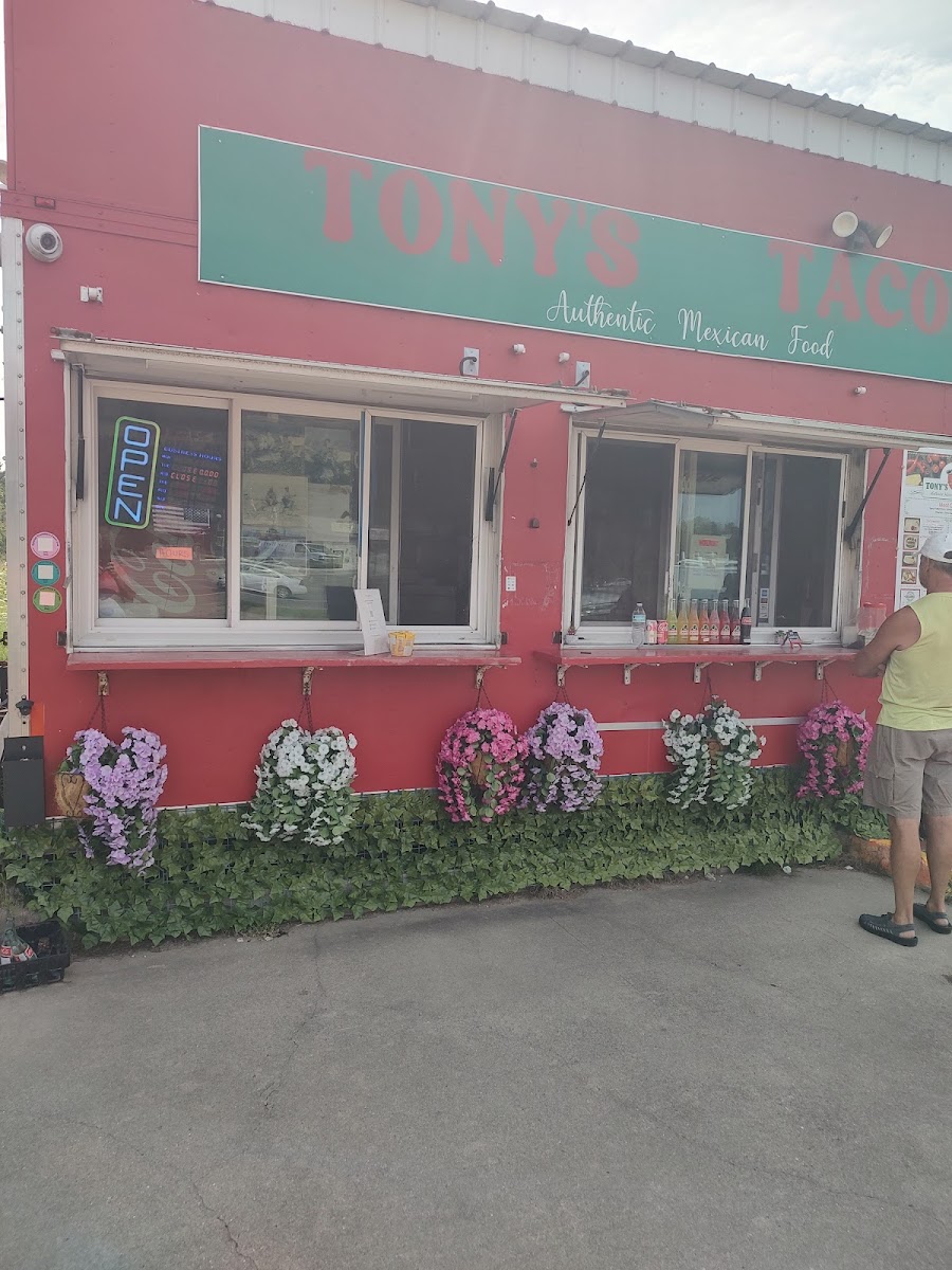 Tony’s Tacos Photo 3