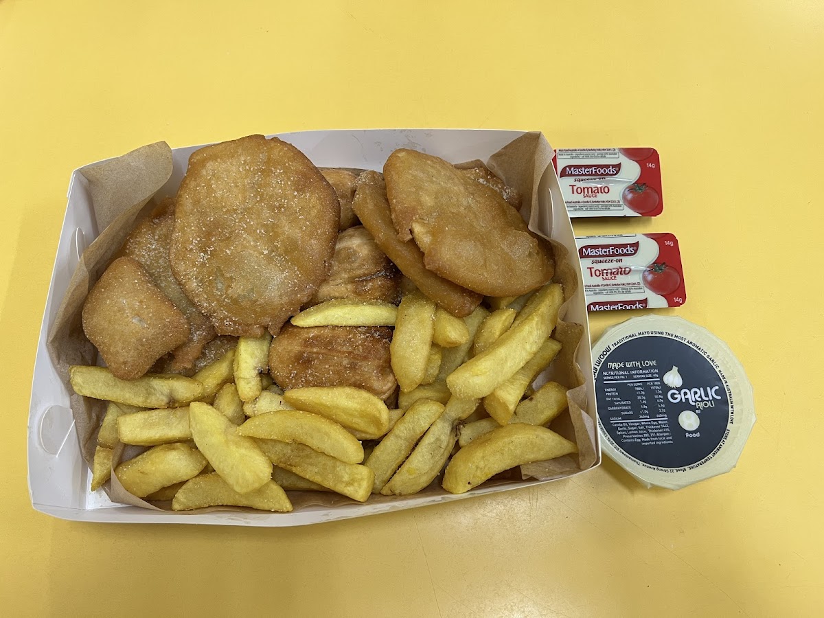 The Golden Horseshoe Fish and Chips Photo 9