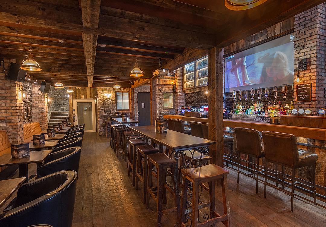 The Smoking Monkey Bar & Grill Photo 3