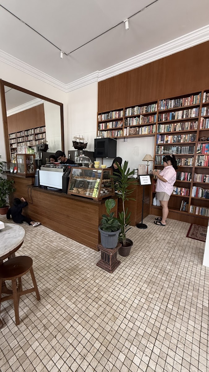 LUTH Cafe Photo 3