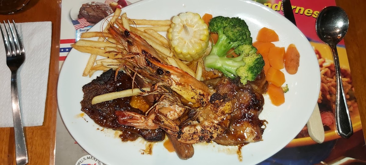 Us Charbroil Restaurant Photo 10