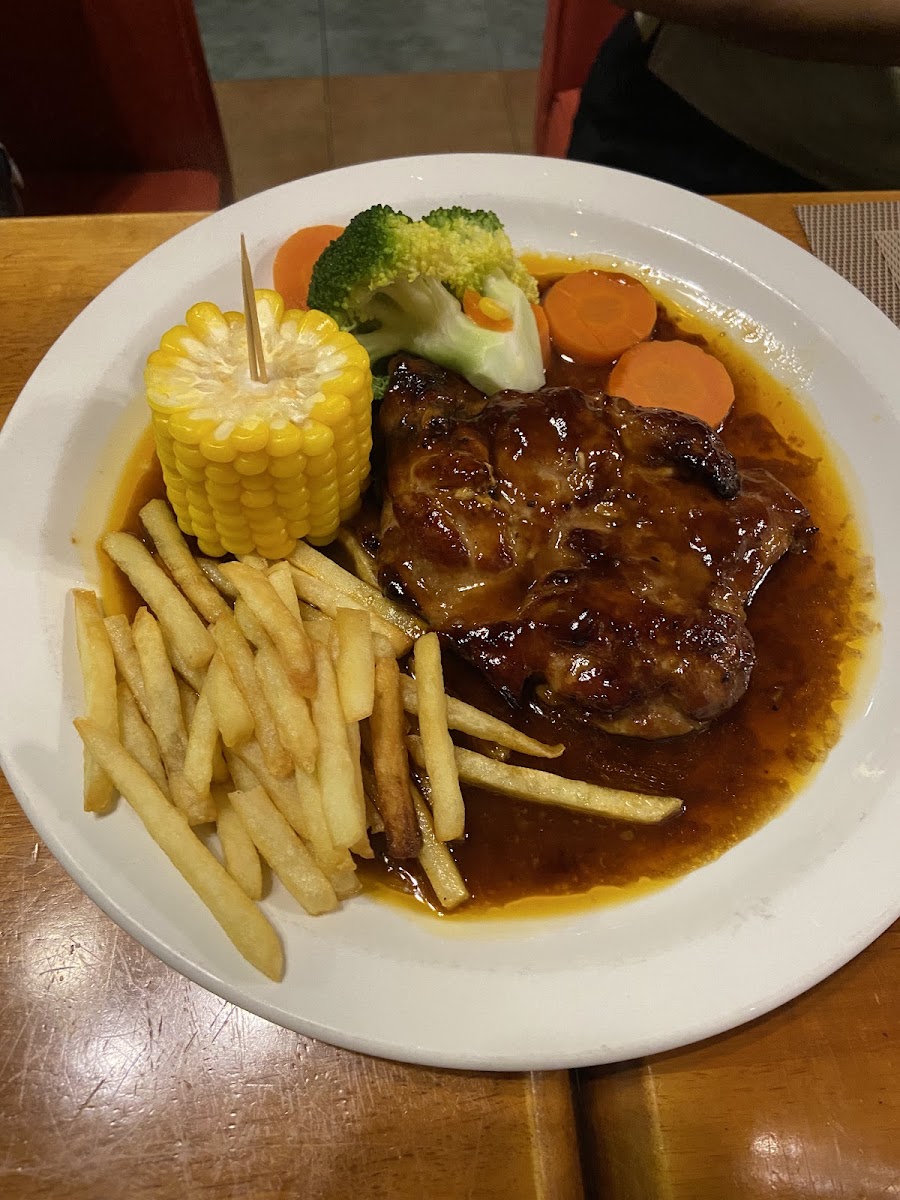 Us Charbroil Restaurant Photo 4
