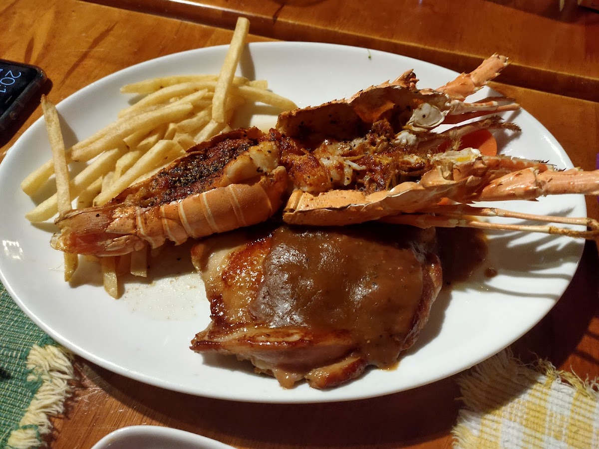 Us Charbroil Restaurant Photo 8