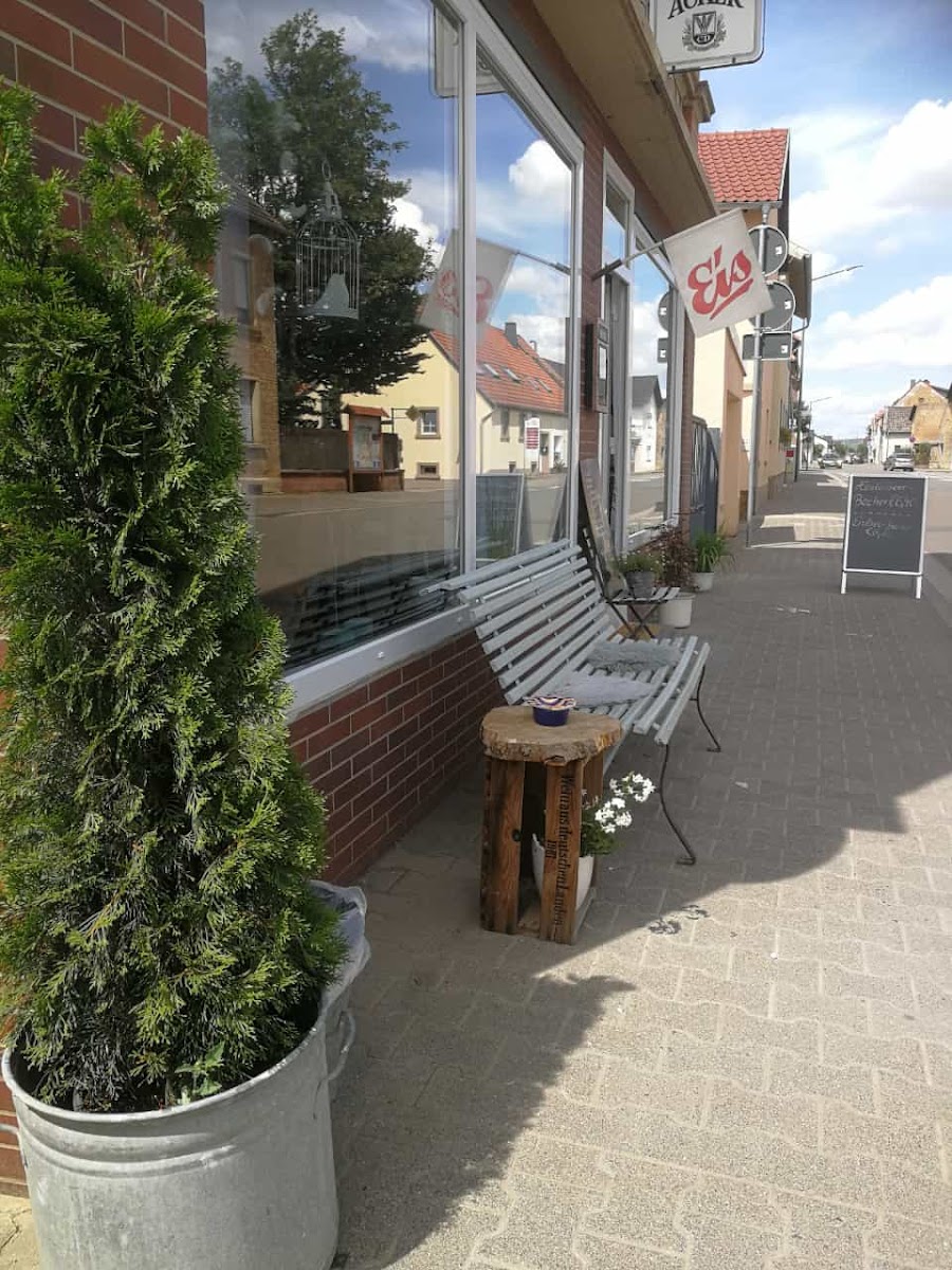 Hanni's Café - Eiscafe Emrich seit 1954 Photo 4