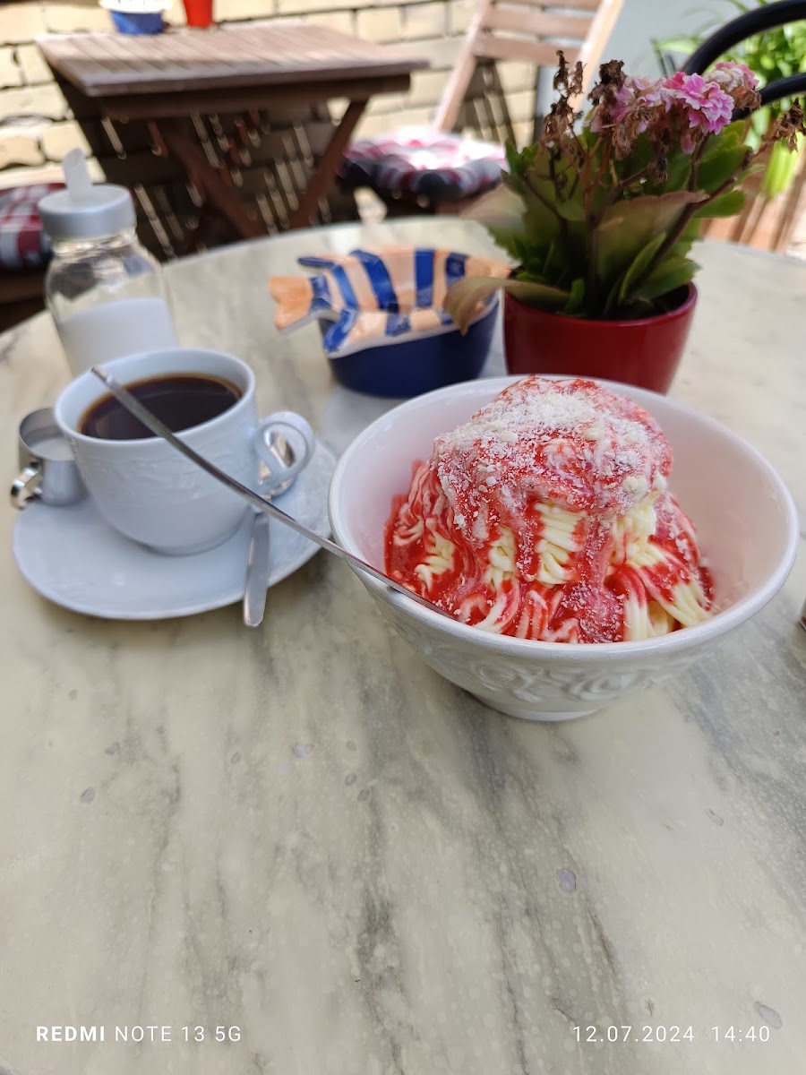 Hanni's Café - Eiscafe Emrich seit 1954 Photo 6