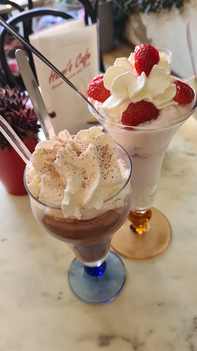 Hanni's Café - Eiscafe Emrich seit 1954 Photo 8