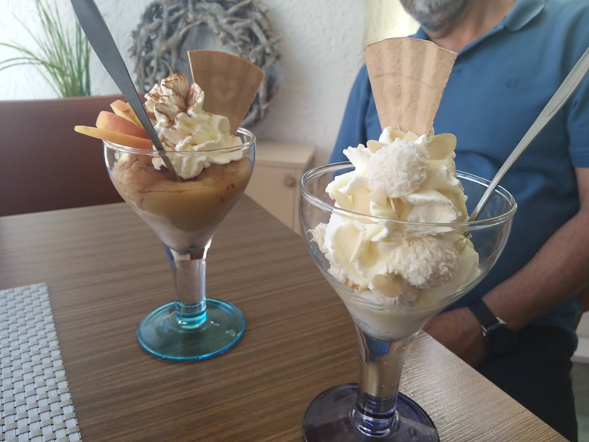 Hanni's Café - Eiscafe Emrich seit 1954 Photo 9
