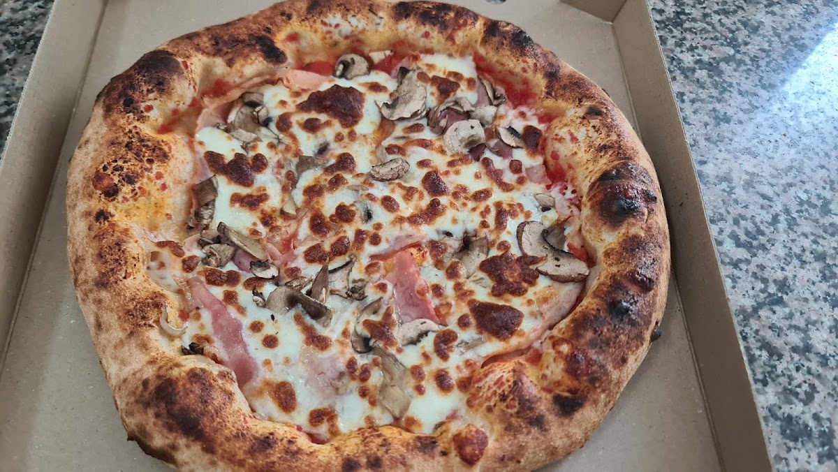 Pizzeria La Melyas Photo 6