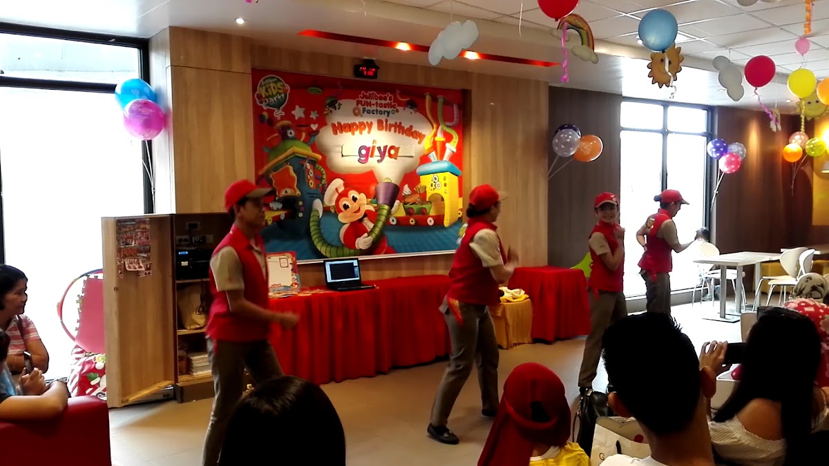 Jollibee - Malanday Photo 2
